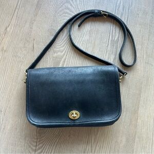 Vintage Coach 9755 Black Pocket Purse Turn lock leather bag made in 1998